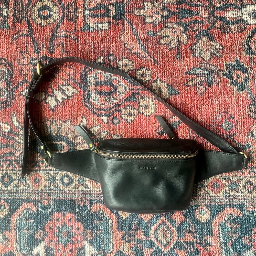 MANDRN Remy - Black Fanny Pack